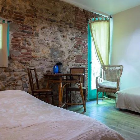 Domaine Du Mas Bazan Guest house