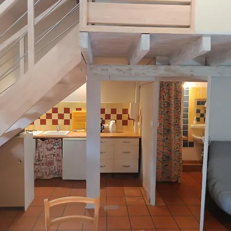 Domaine Du Mas Bazan Guest house