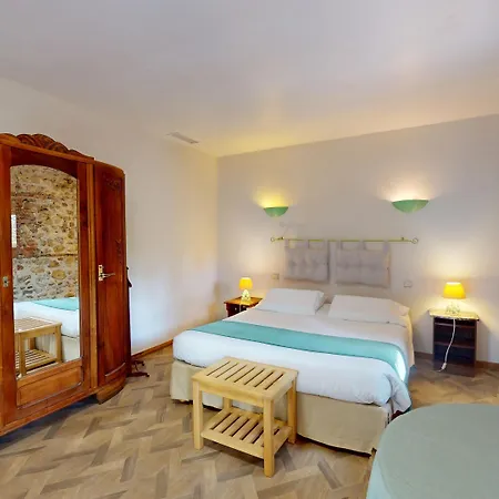 Domaine Du Mas Bazan 3*